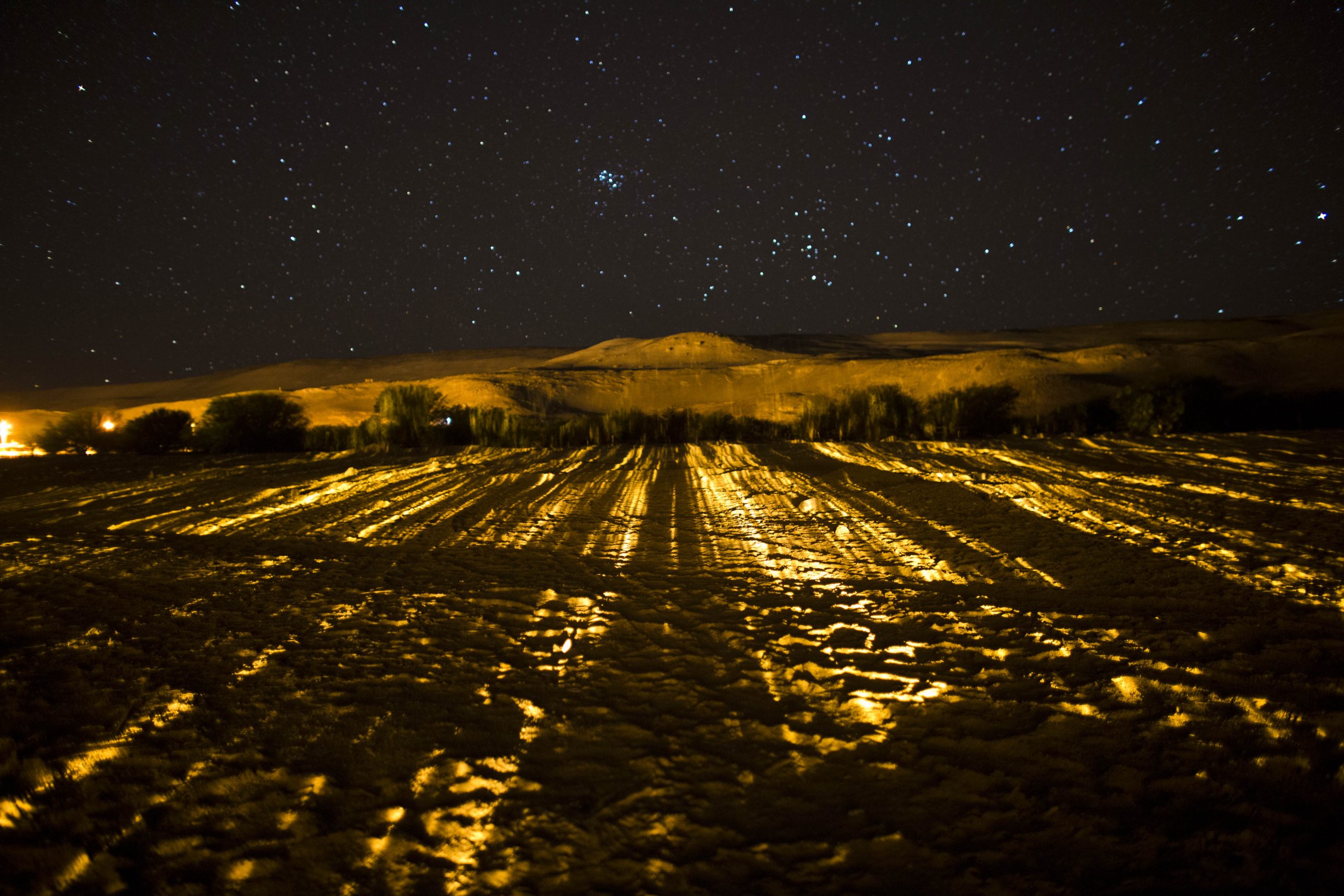 Arte efímero en el Desierto de Atacama: SACO invita a intervenciones lumínicas en ChiuChiu