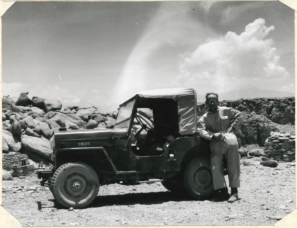 Resguardan archivo fotográfico del Padre Gustavo Le Paige