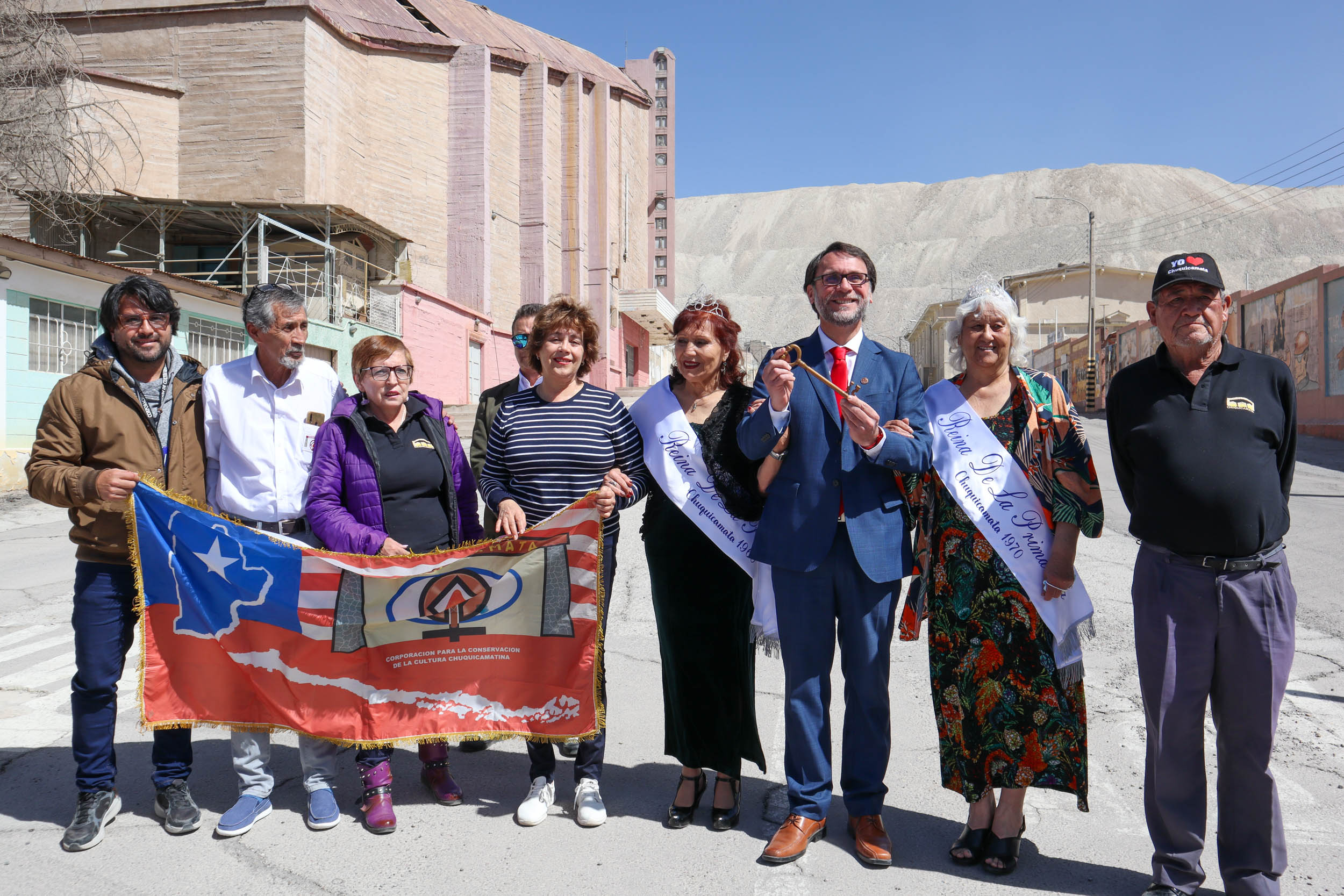 Reinas de los años 60 fueron las encargadas de iniciar la celebración de la primavera en Chuquicamata