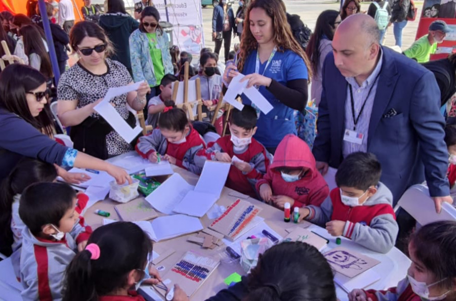 Más de 600 estudiantes de establecimientos educacionales de participaron en Feria de Fomento Lector