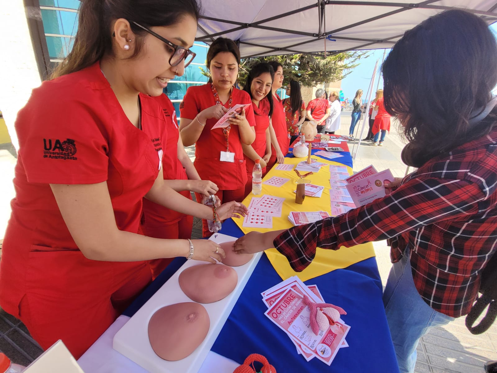 Realizan fuerte campaña informativa para prevenir el cáncer de mama