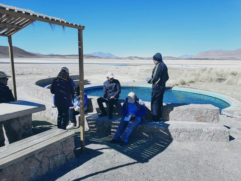 Estudiantes de Ollagüe conocen rutas patrimoniales de su comuna y costumbres de la cultura quechua
