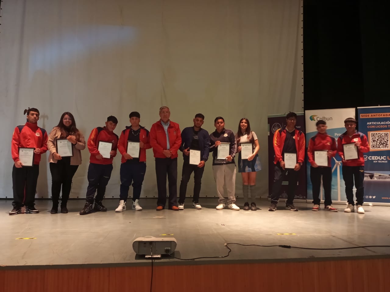 Estudiantes se certifican en instalación y mantenimiento de parque eólicos