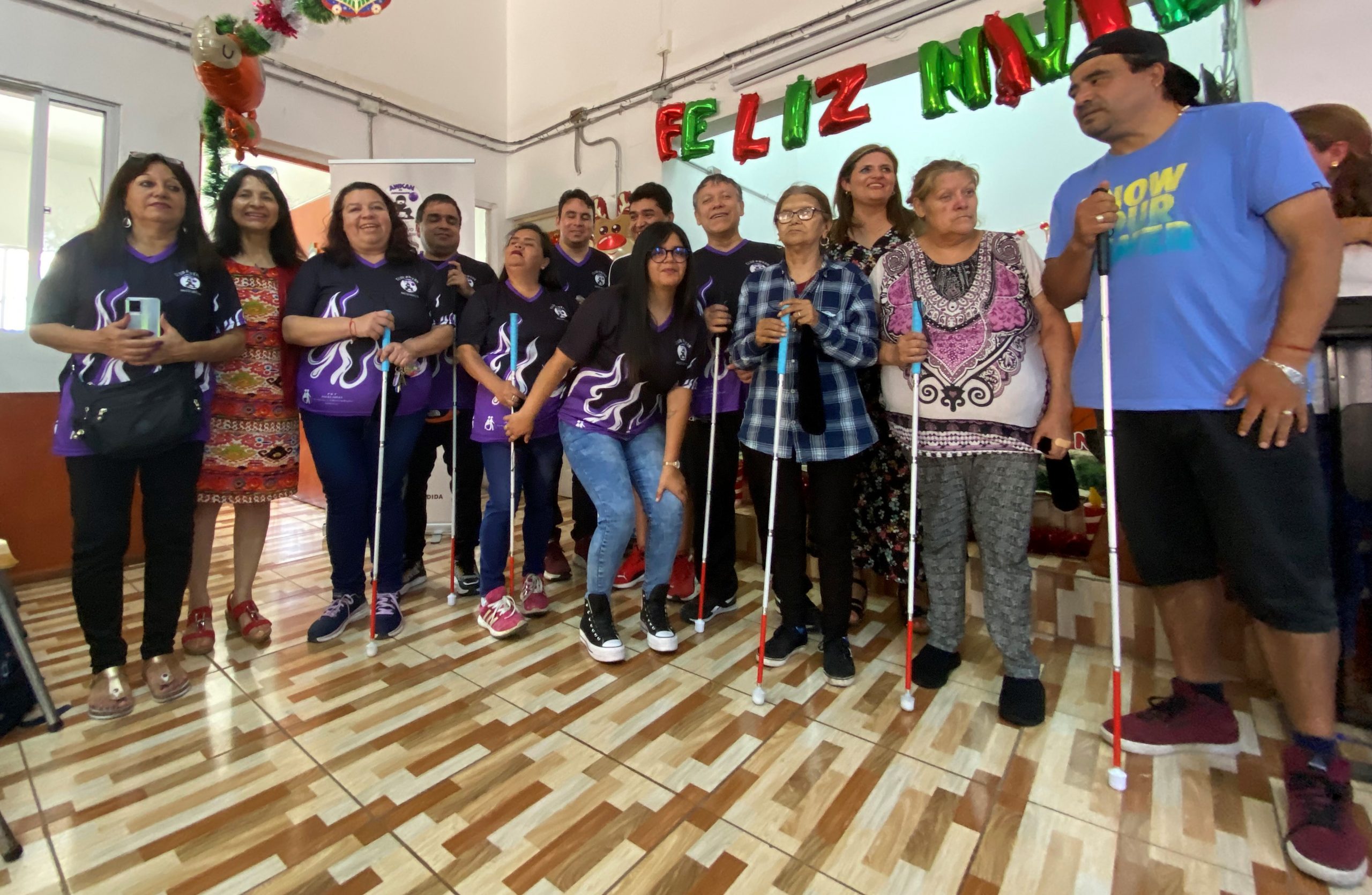 Entregan bastones a personas con discapacidad visual y certifican a monitores