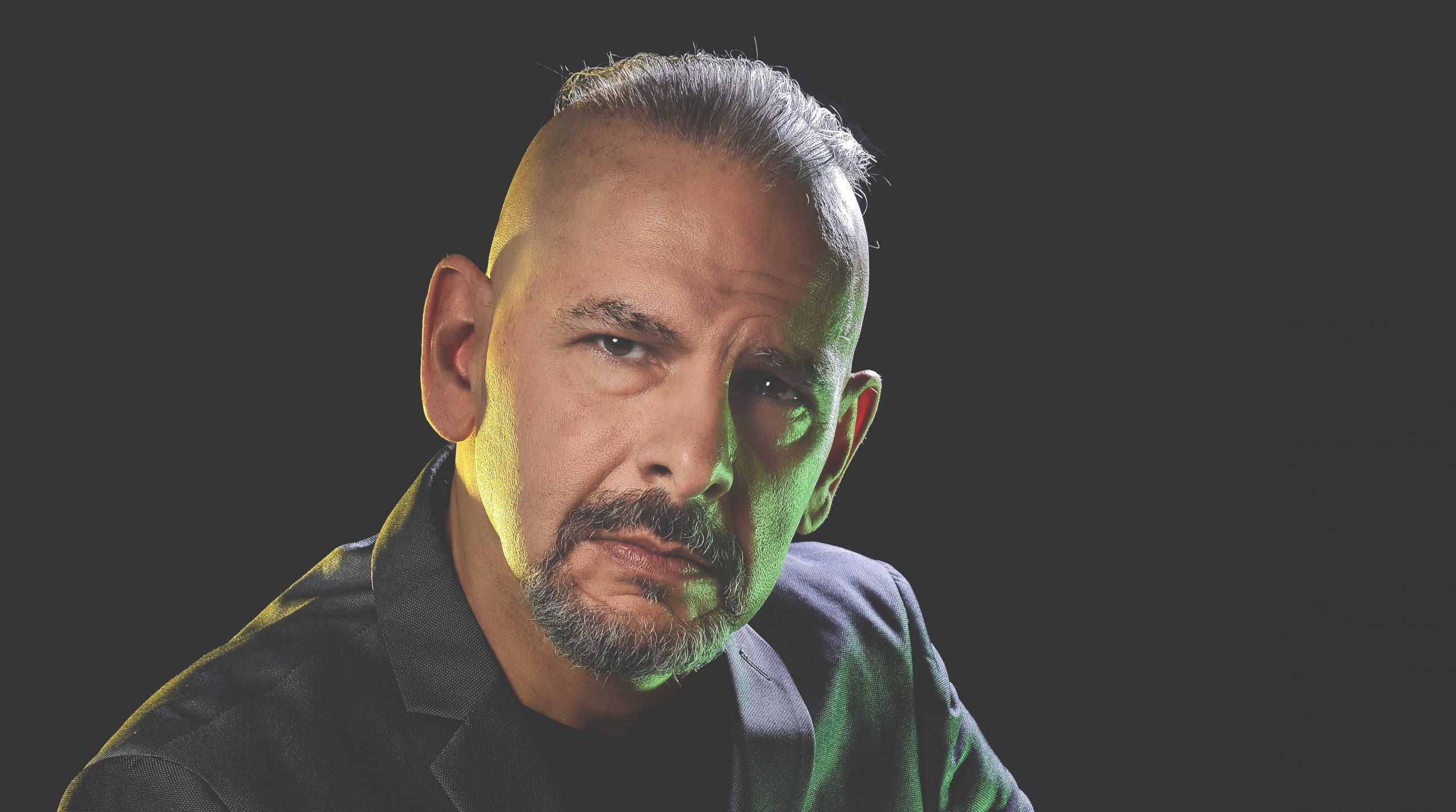 Carlos Vazquez Savina lanza Luces y Sombras, su primer disco LP