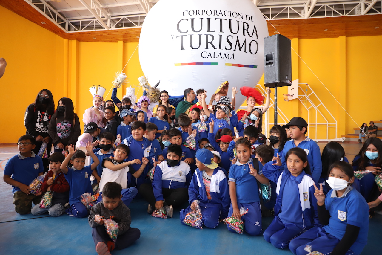 Niños del Alto Loa también celebraron navidad junto al equipo municipal