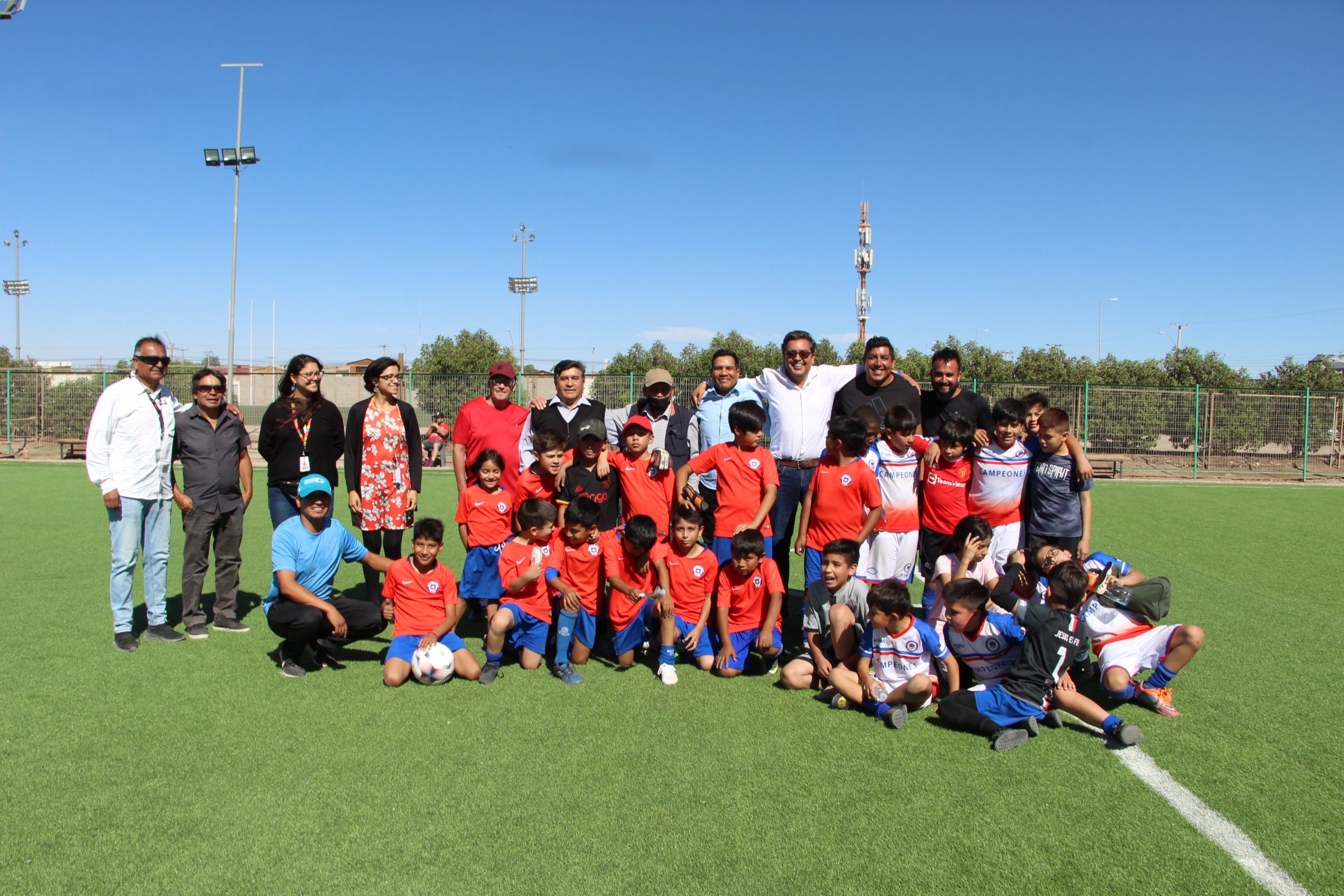 La Liga Chuquicamata inaugura moderna cancha de futbolito y luminarias LED