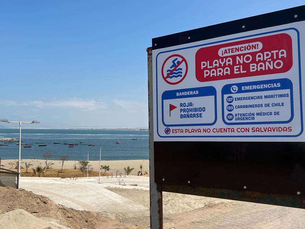 MOP instala cartel de “playa no apta para el baño” en La Chimba