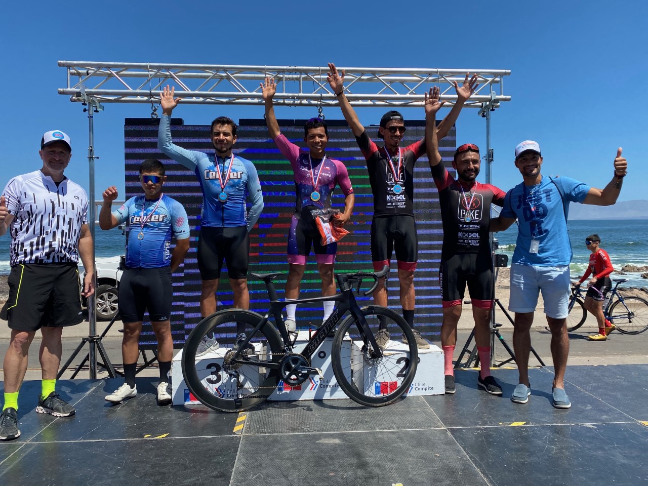 Masiva participación de ciclistas en “Circuito Aniversario 144° Ciudad de Antofagasta”