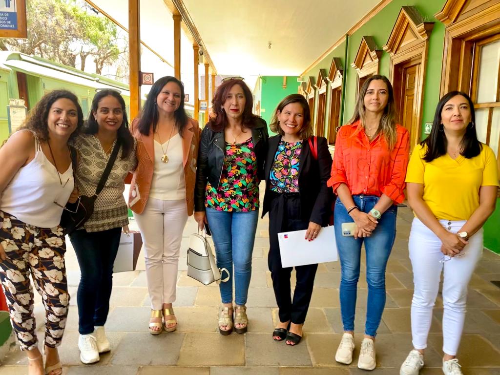 Trabajadoras de ATI participan en conversatorio sobre equidad de género