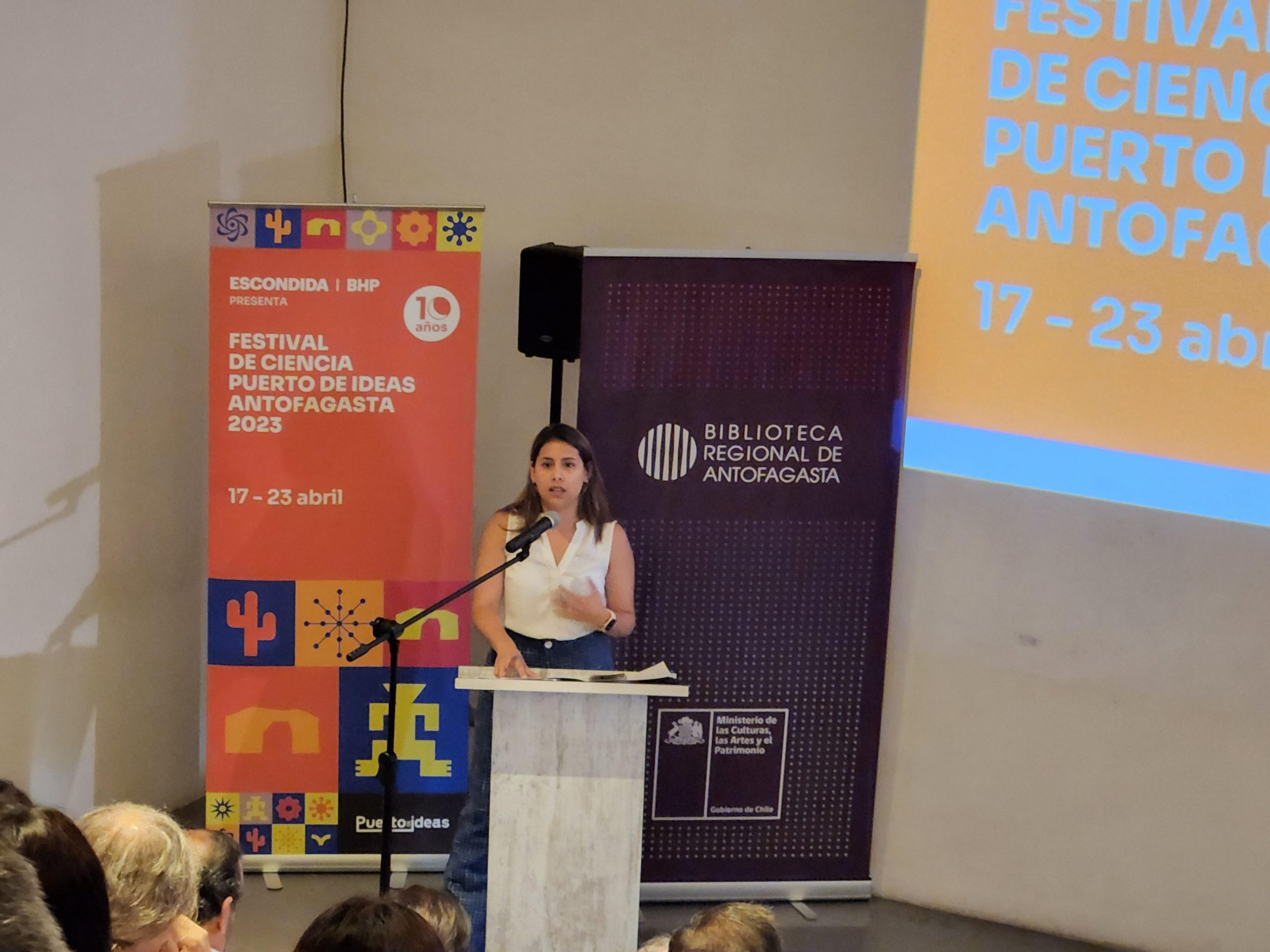 Conferencias, ciencia y periodismo marcan presencia de la UCN en Puerto de Ideas