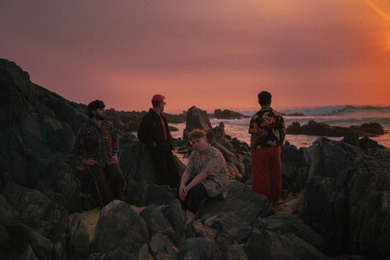 “Porfía”, el nuevo sencillo ‘indie cebolla’ de Cristóbal Gacitúa