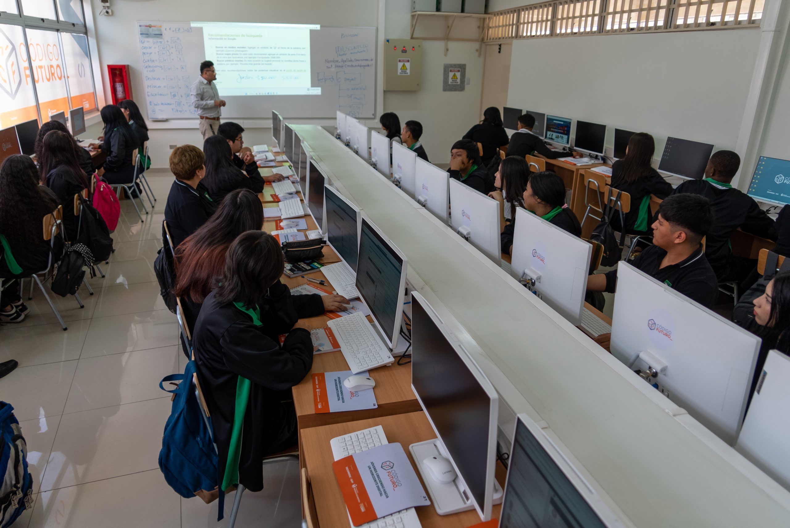 Código Futuro inicia segunda versión con inauguración de modernos laboratorios de computación