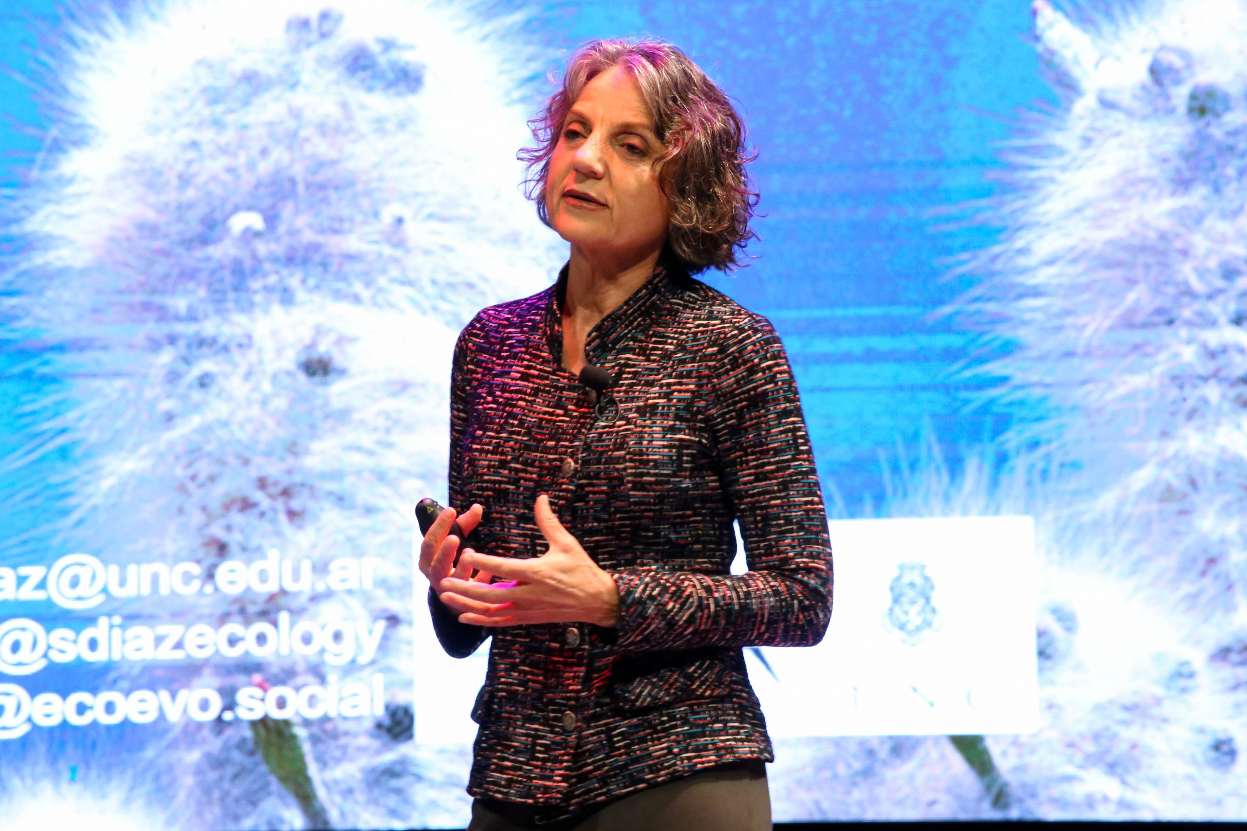 Sandra Myrna Díaz en inauguración del Festival de Ciencia Puerto de Ideas: “Todo lo vivo en el planeta está conectado y se llama naturaleza”