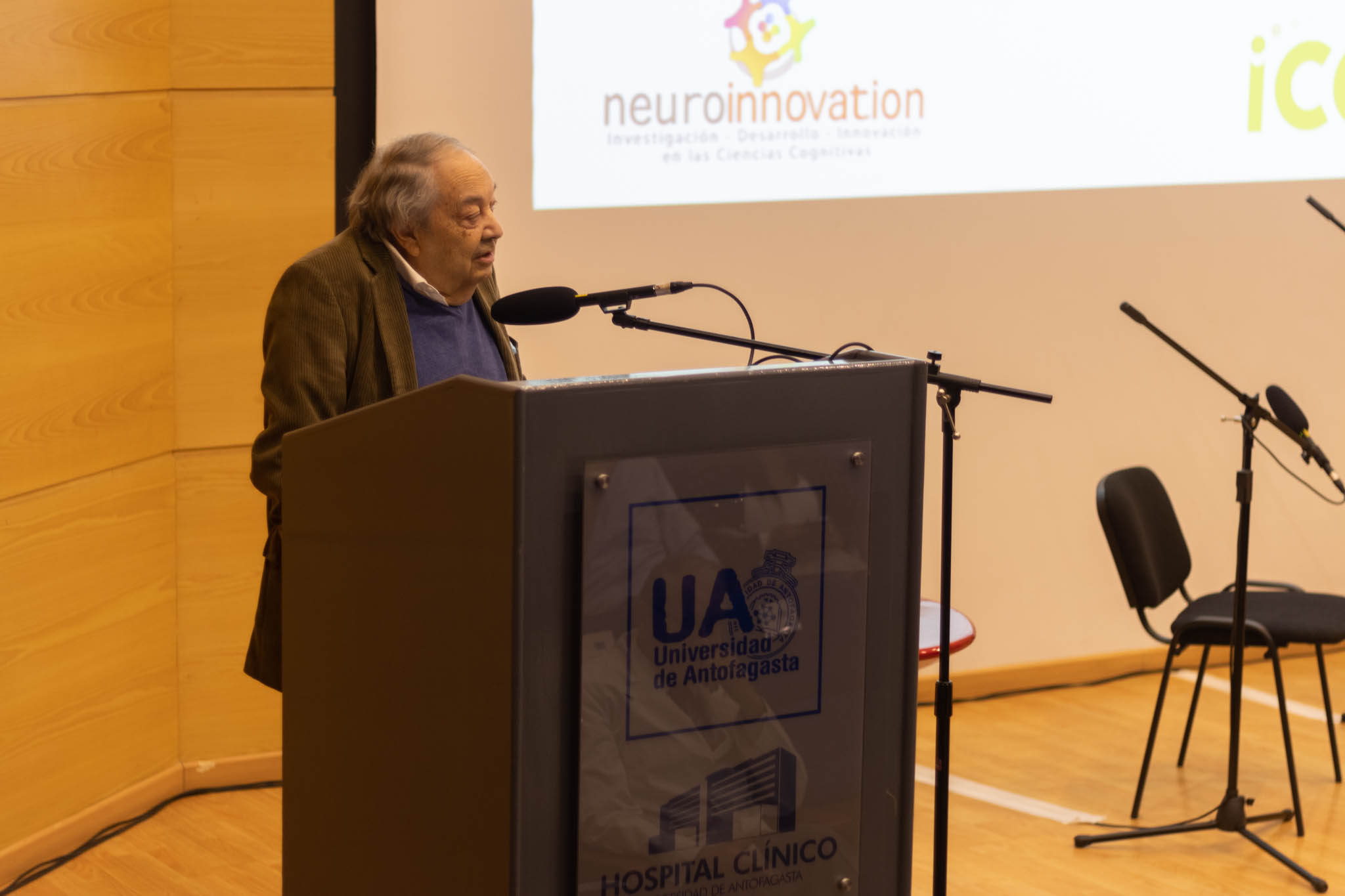 <strong>Reconocido especialista expuso sobre el Alzheimer</strong>