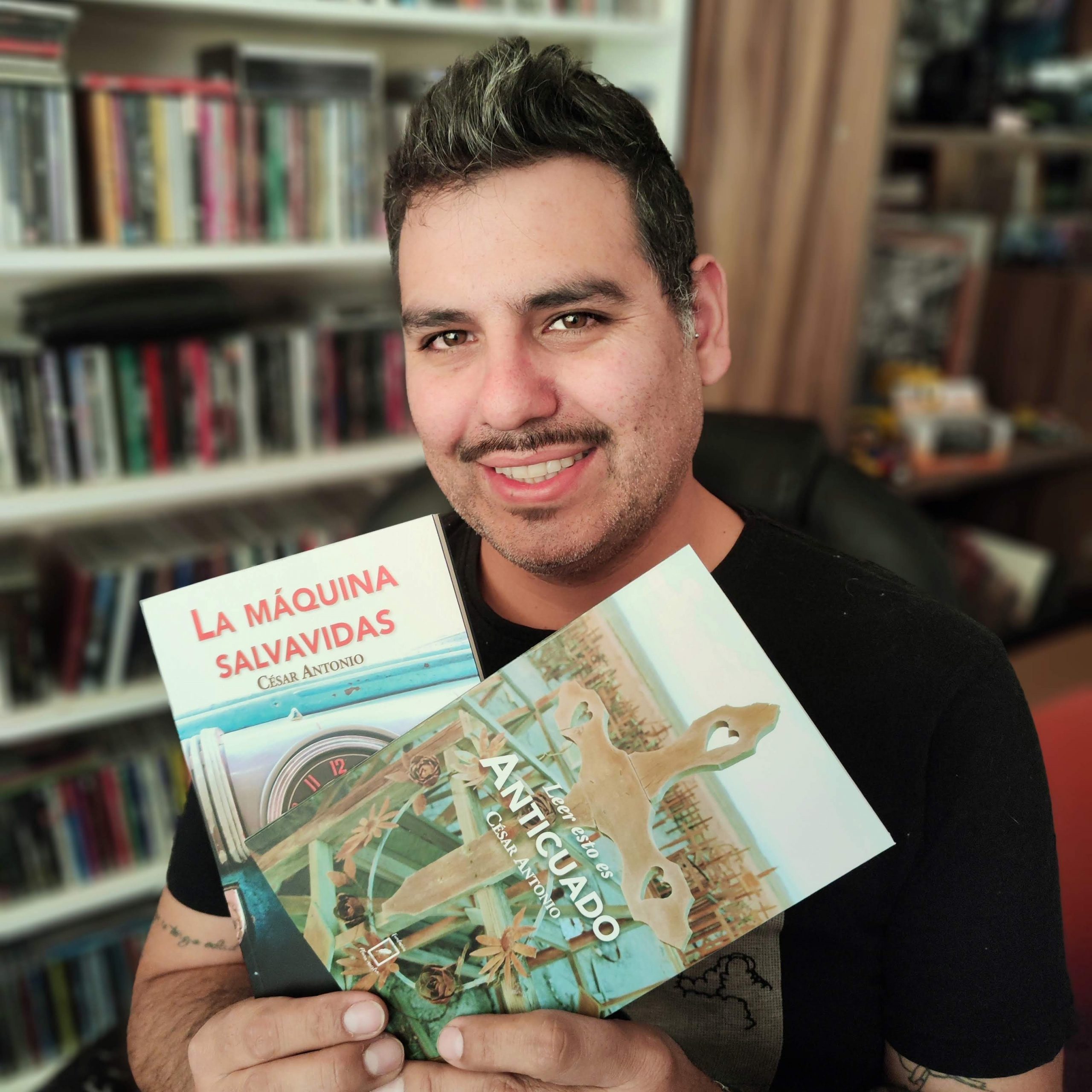 <strong>Director de Calamadictos lanza su primer libro doble lleno de amor y nostalgia por nuestra tierra</strong>