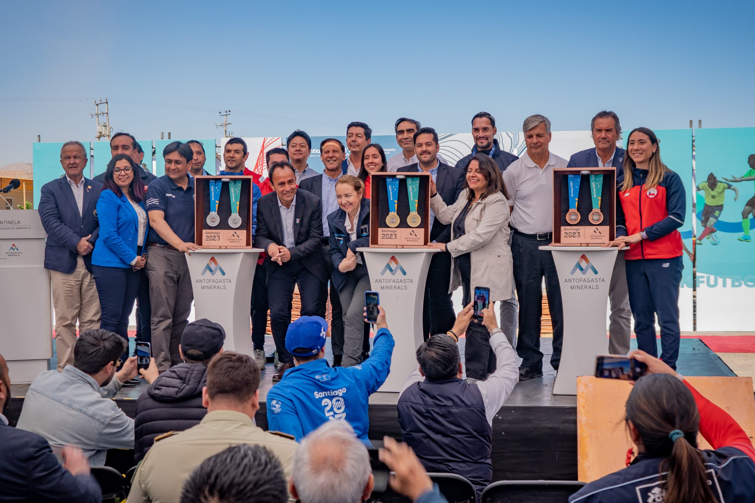 En Minera Centinela se dan a conocer las medallas <strong>de Santiago 2023, con corazón de cobre</strong>