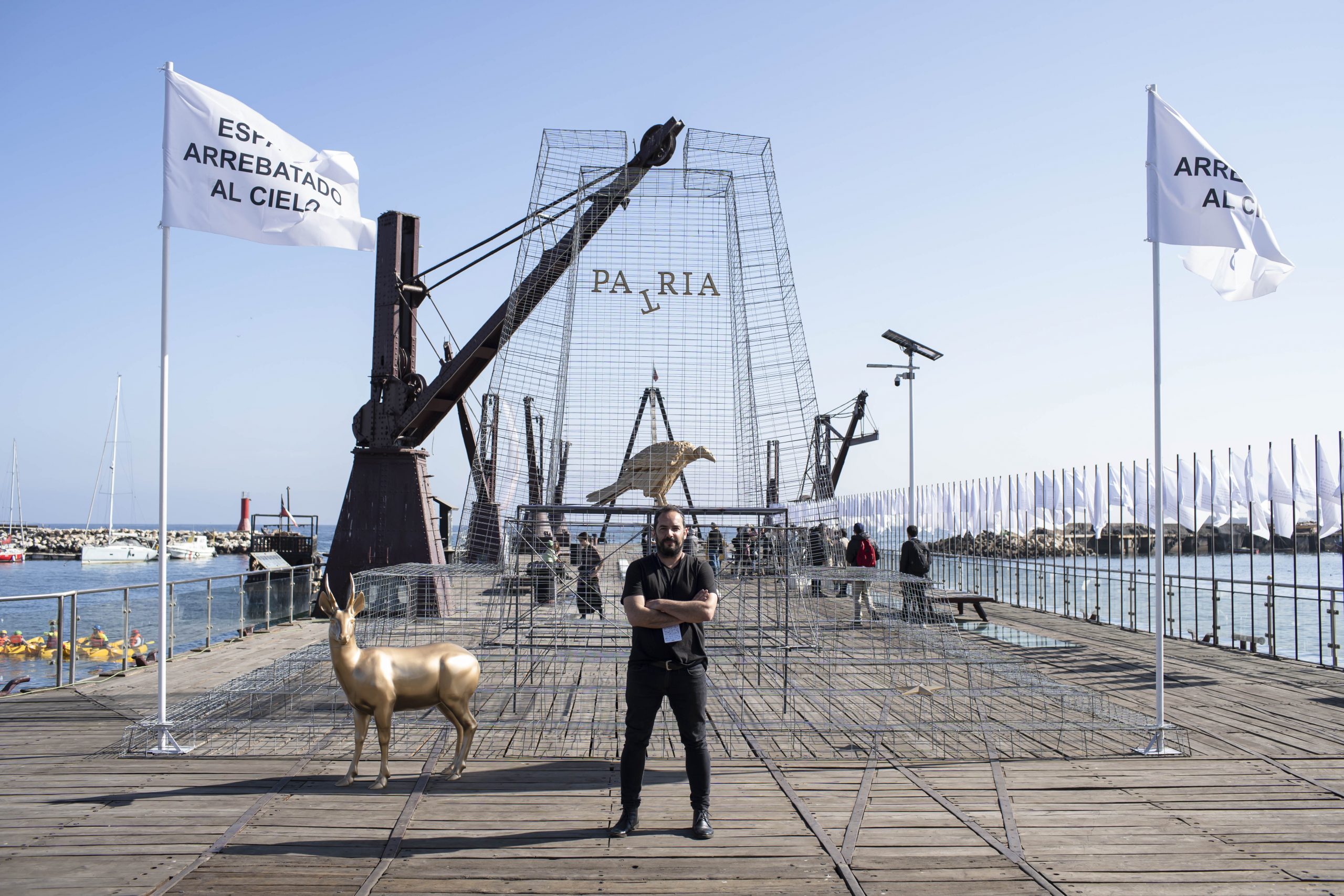 <strong>Artista uruguayo deconstruye tradicional monumento antofagastino para la Bienal SACO1.1 <em>Golpe</em></strong>