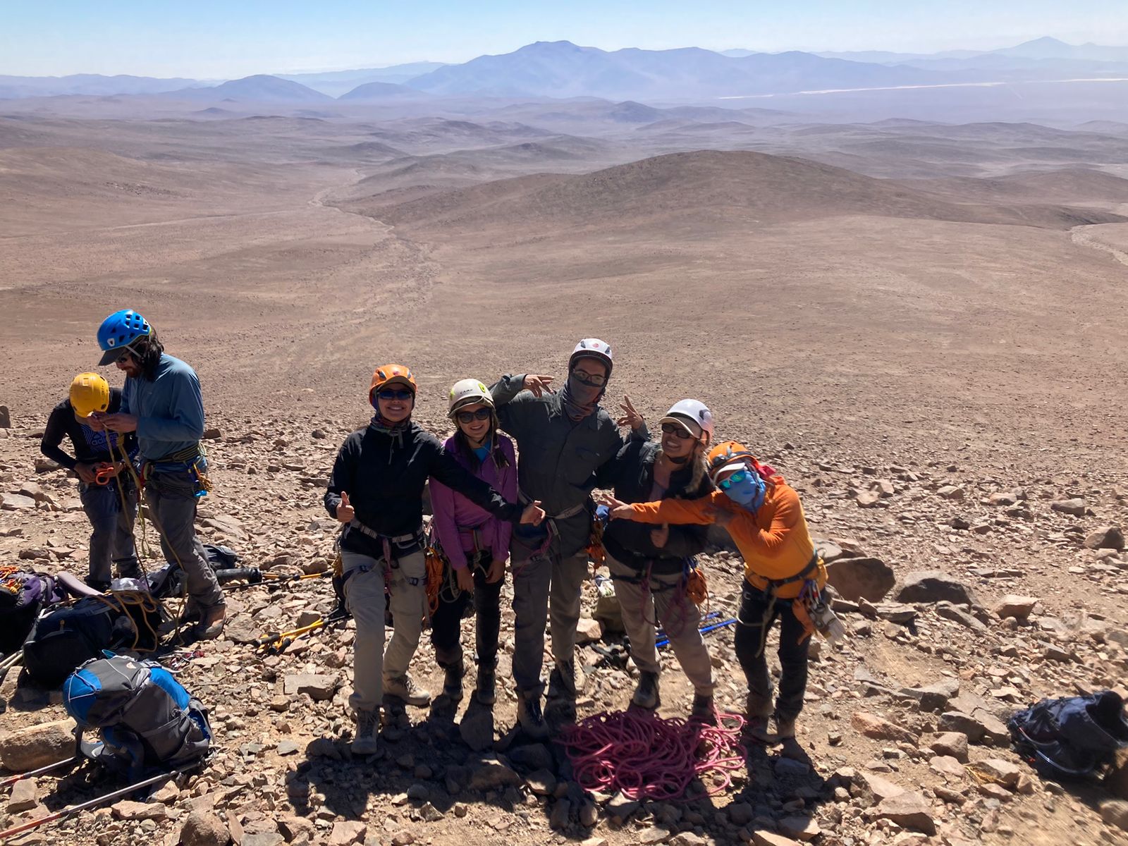 Estudiantes se certifican en técnicas de montaña y manejo de cuerdas