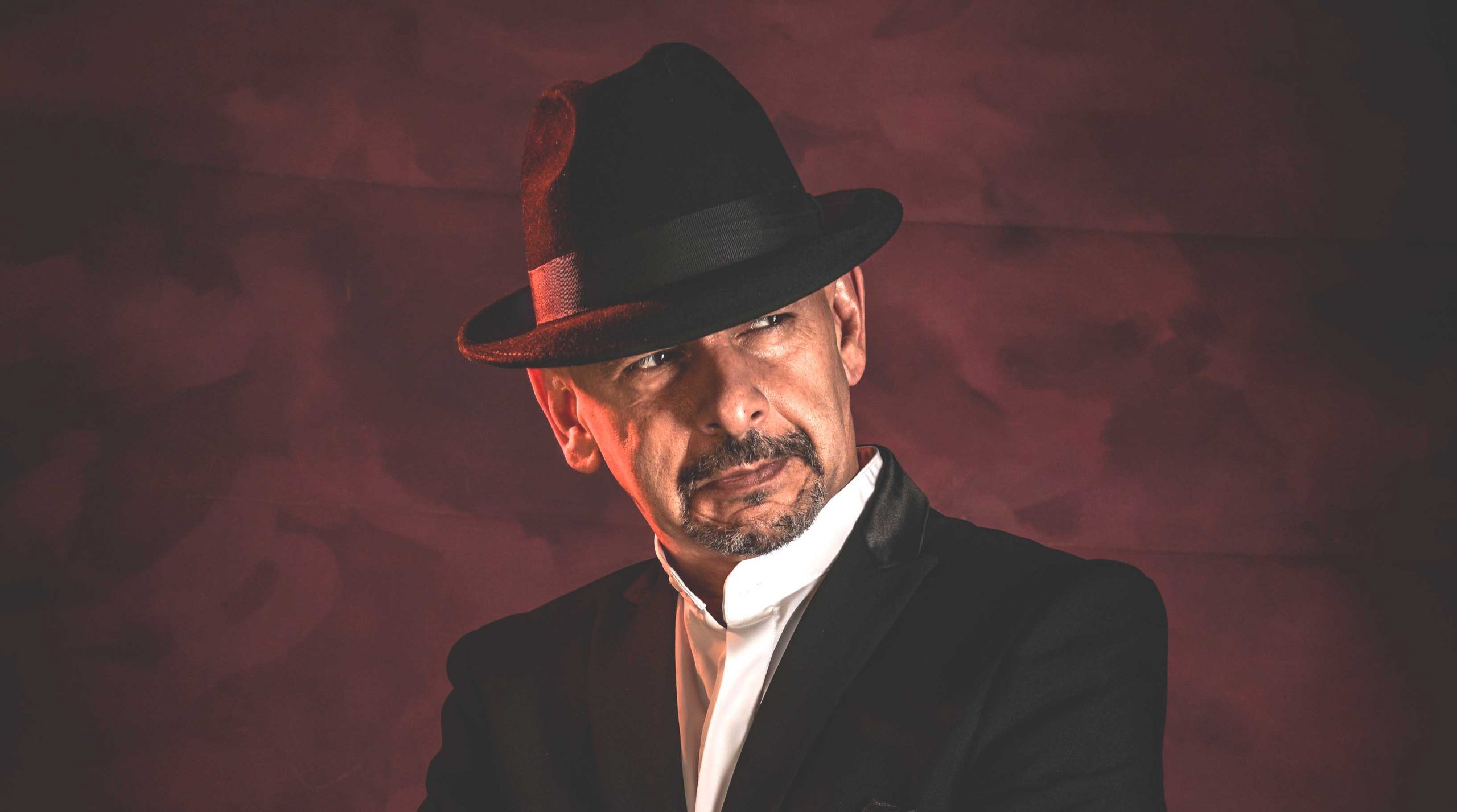 Carlos Vázquez Savina presenta su nuevo single “Piel”