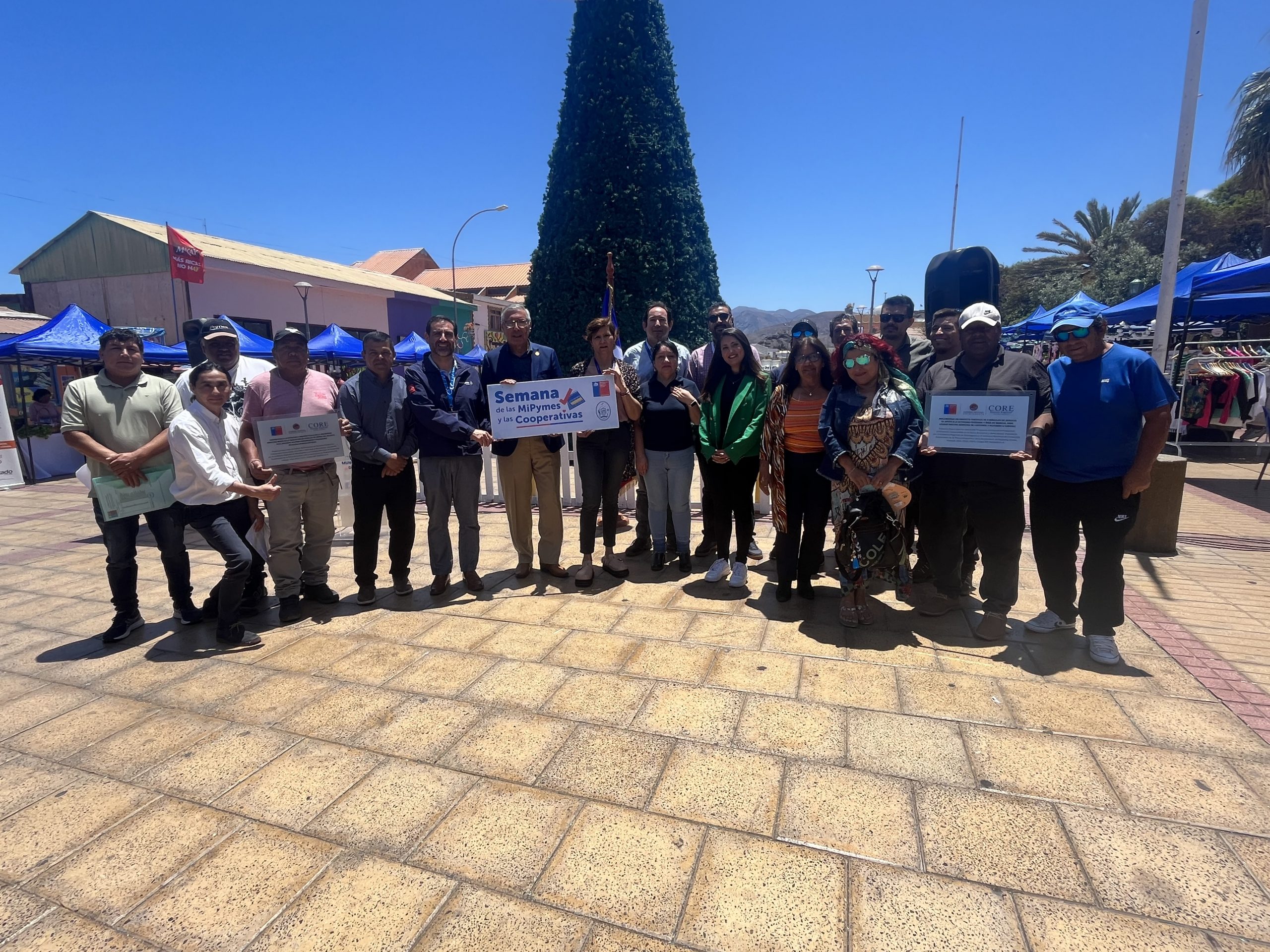 <strong>Feria de Emprendedores, reconocimientos a organizaciones de pesca artesanal, y capacitaciones finanzas y asociaciones gremiales marcaron la primera jornada de la Semana de la MiPymes y Cooperativas</strong>