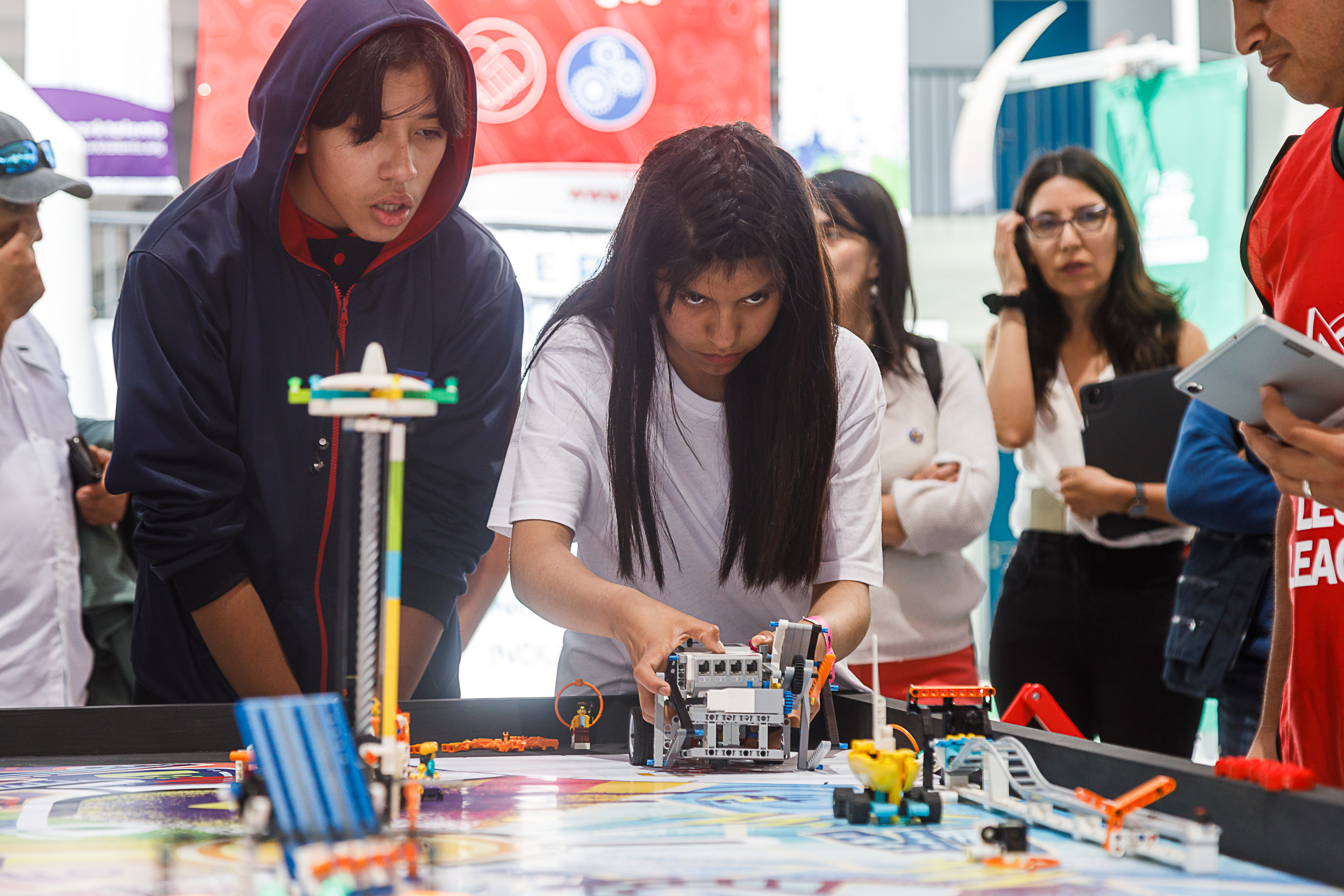 Un centenar de participantes registró torneo de First Lego League