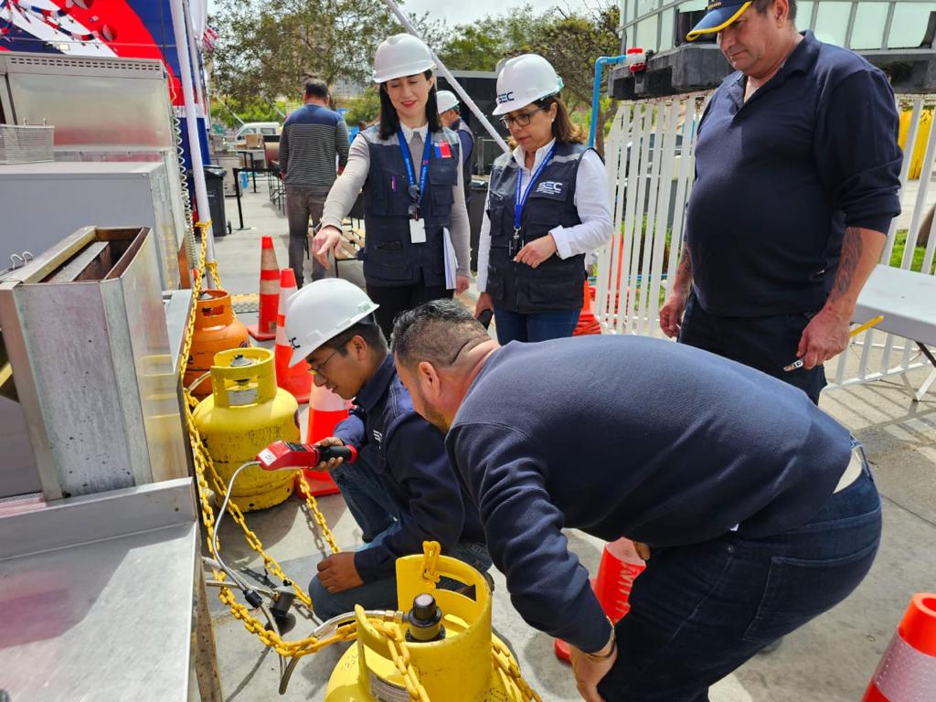 SEC instruye a municipios a que cumplan con los estándares de seguridad eléctrica en fondas y ramadas