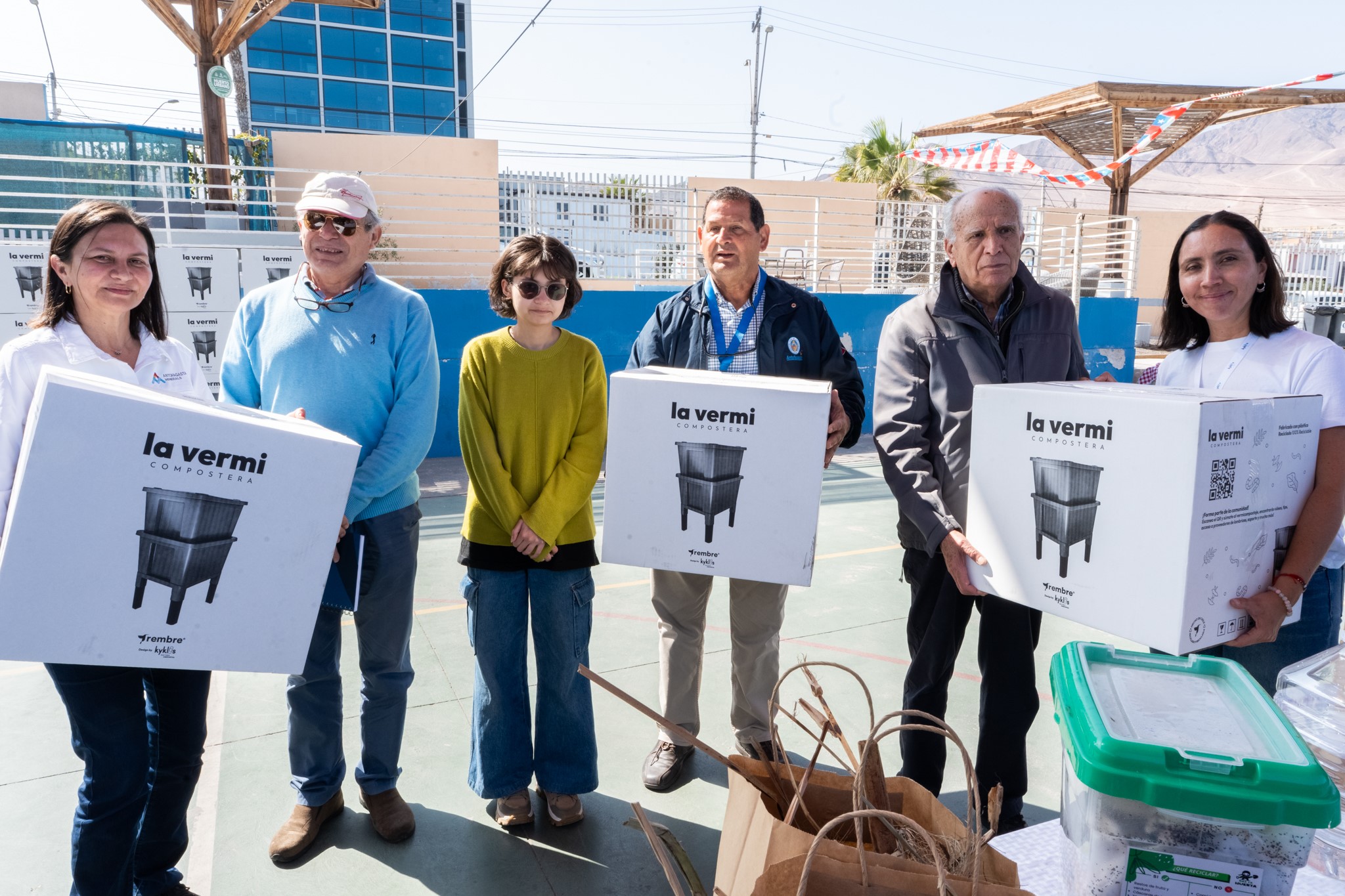 “Barrio Circular” entregó 150 vermicomposteras a través de programa piloto desarrollado en Coviefi