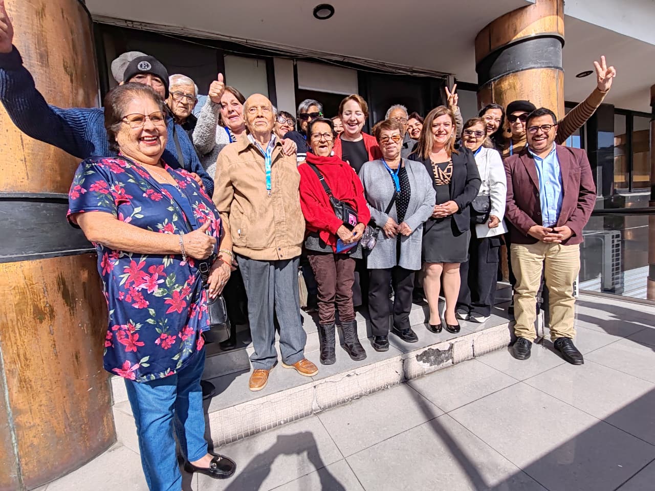 Adultos mayores se reúnen con autoridades para informarse sobre los beneficios de la Reforma de Pensiones