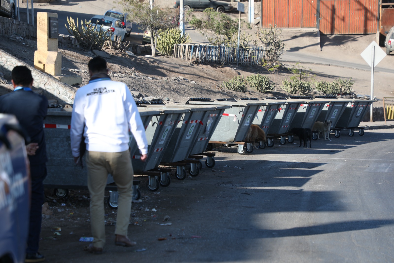 Vecinos de avenida padre Alberto Hurtado cuentan con contenedores para disposición de basura