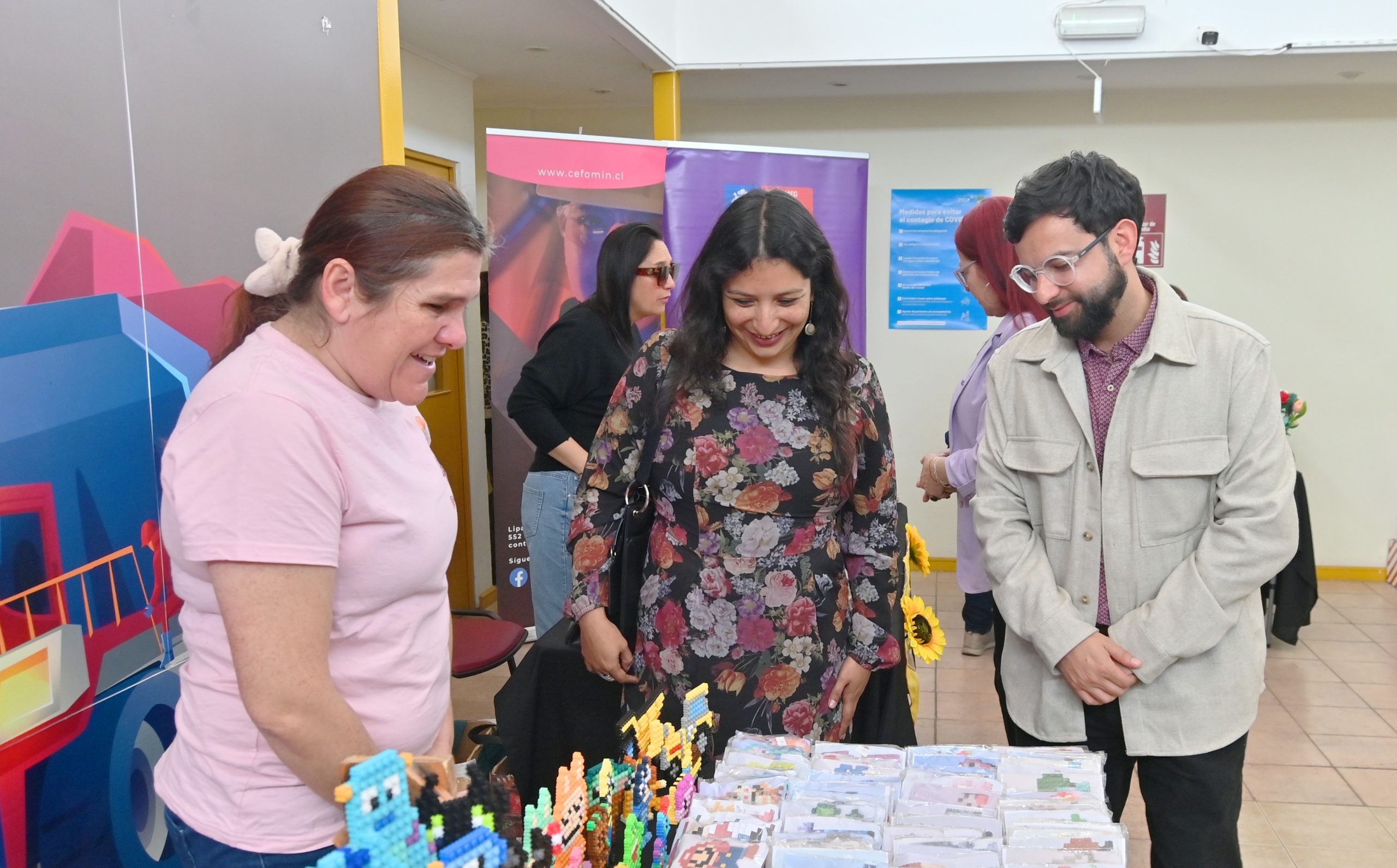 Crean comunidad de whatsapp para mujeres vinculadas con el emprendimiento y trabajo dependiente
