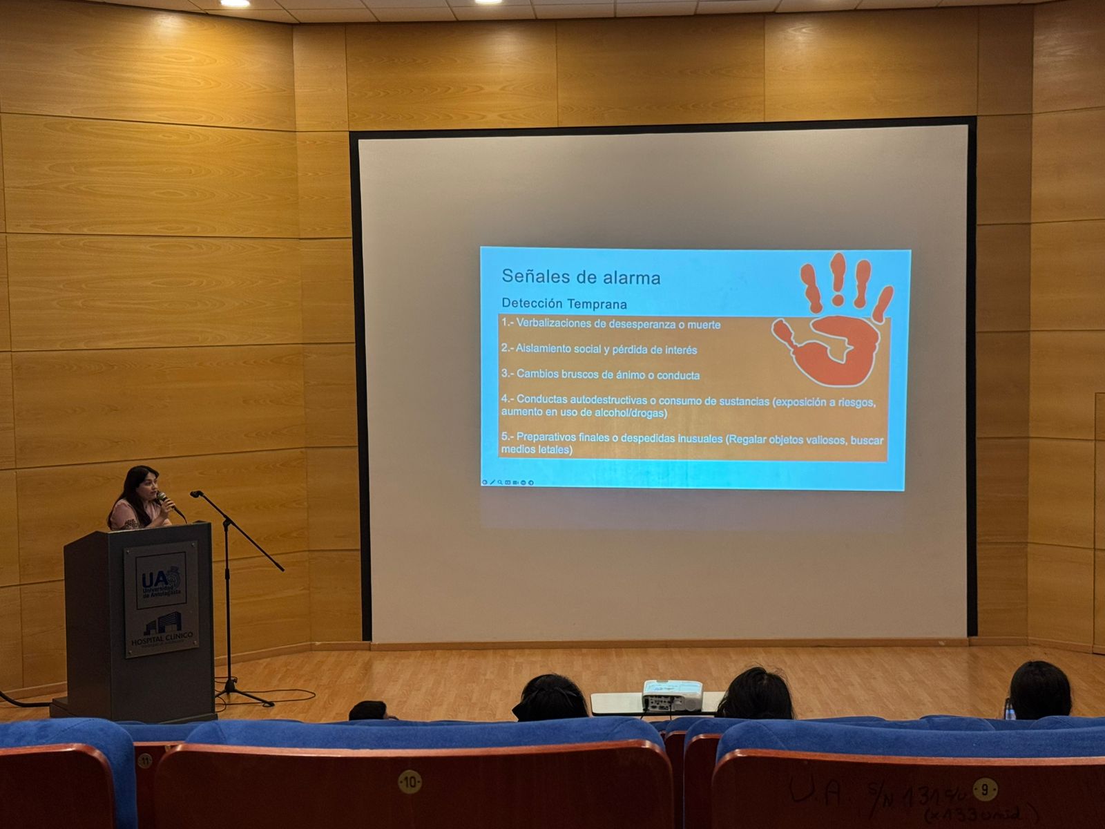 Charla abordó la prevención del suicidio