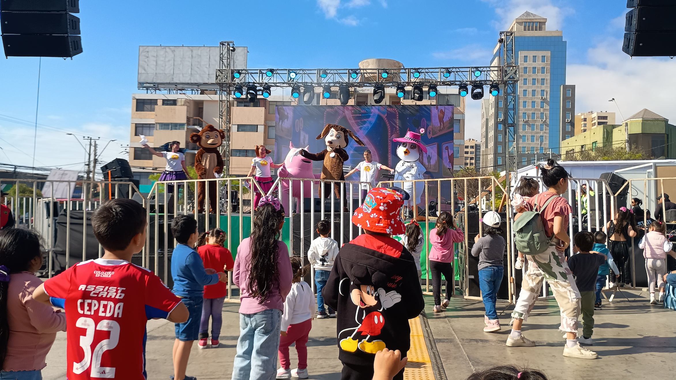 Festival de las Ciencias llena de conocimiento y curiosidad la explanada del Estadio Regional