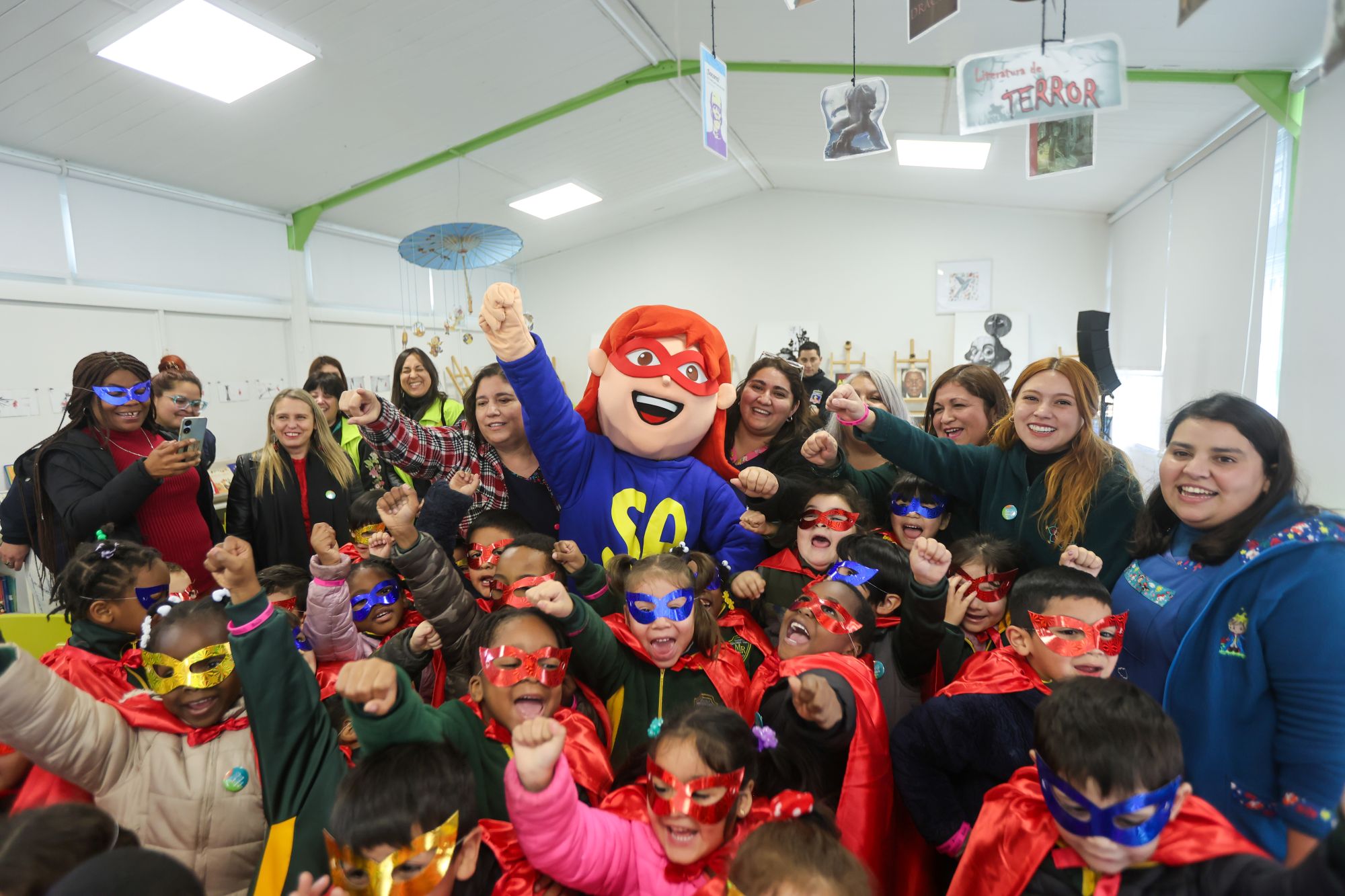 Superheroína que promueve la asistencia escolar visitará a los niños