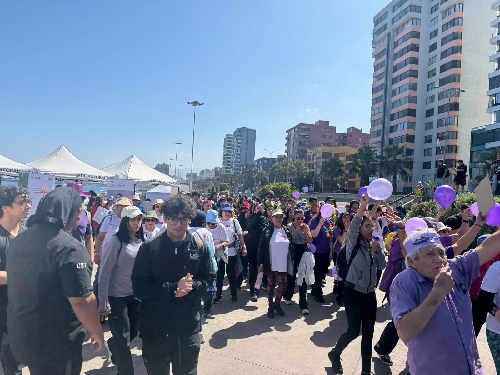 Estudiantes de Medicina y CDR participaron en caminata del Adulto Mayor