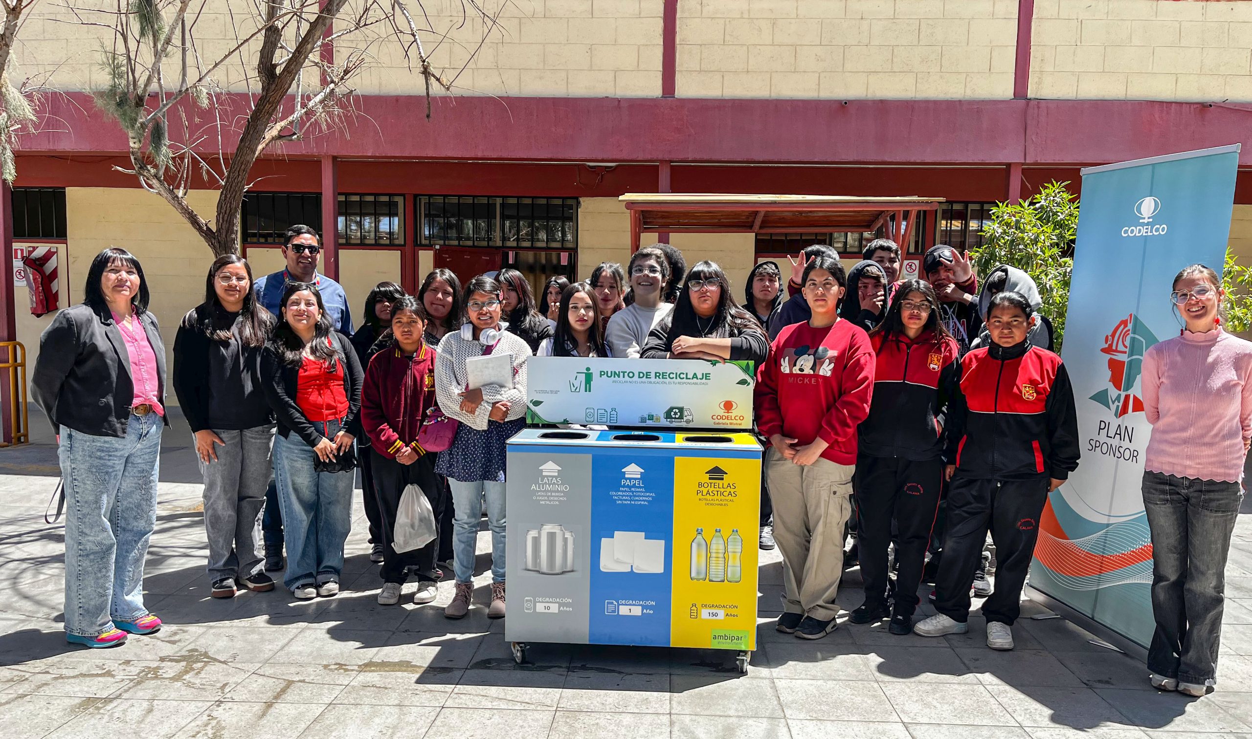 Potencian el cuidado del medio ambiente con punto de reciclaje en el Liceo Eleuterio Ramírez