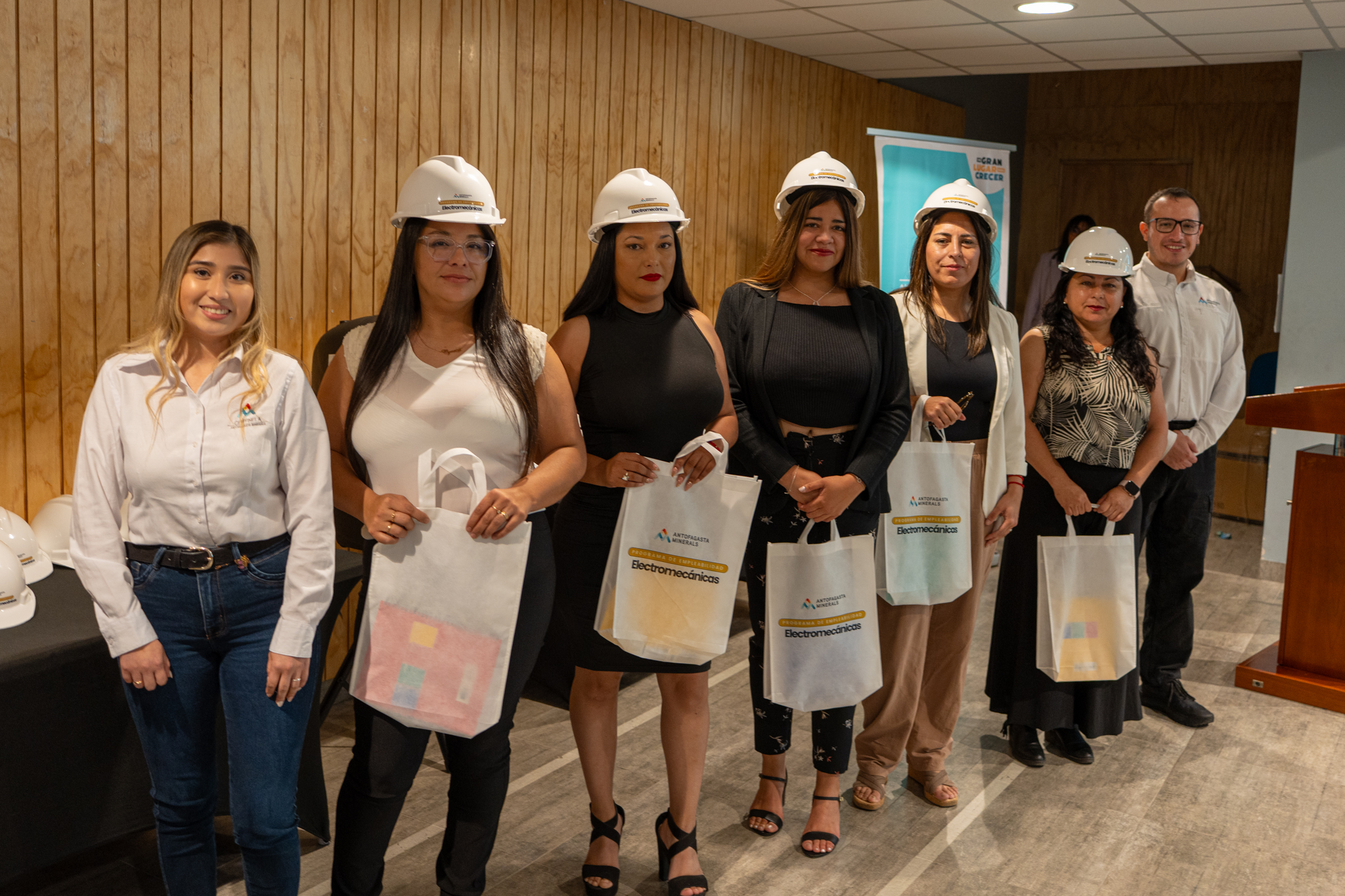 Más de 300 mujeres se preparan para ingresar a la minería