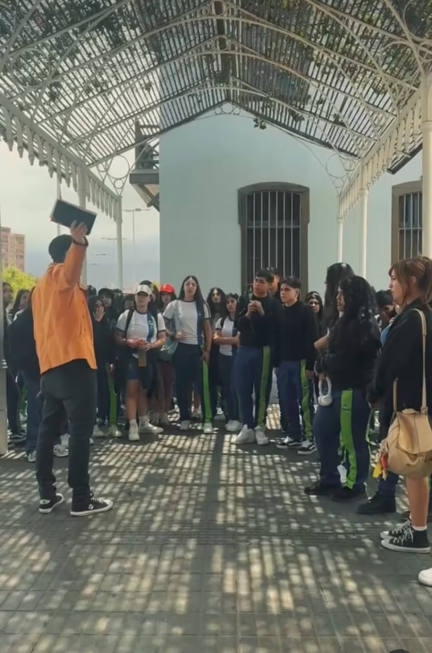 Antofagastinidad en acción: profesor transforma el centro histórico en aula viva