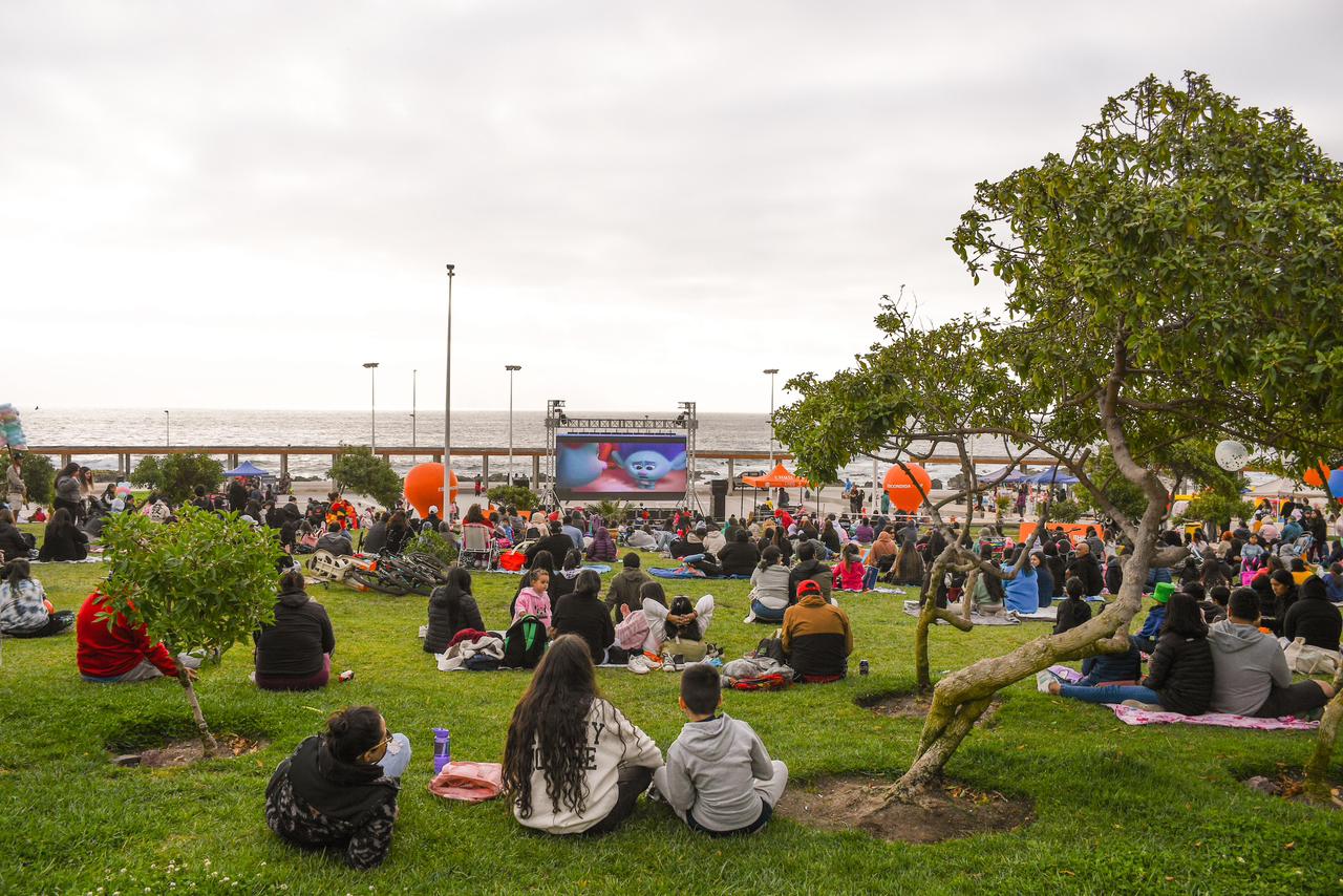 Con tarde de cine en Playa El Trocadero, comunidad disfrutará del espíritu navideño