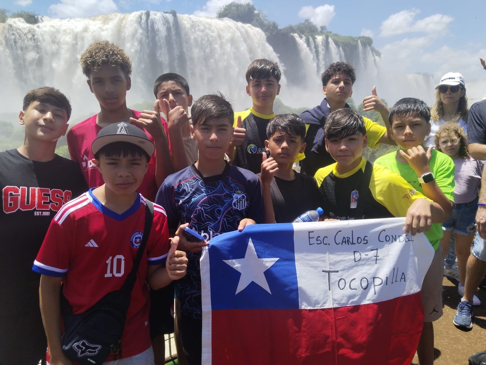 Estudiantes participan de torneo internacional futsal en Brasil