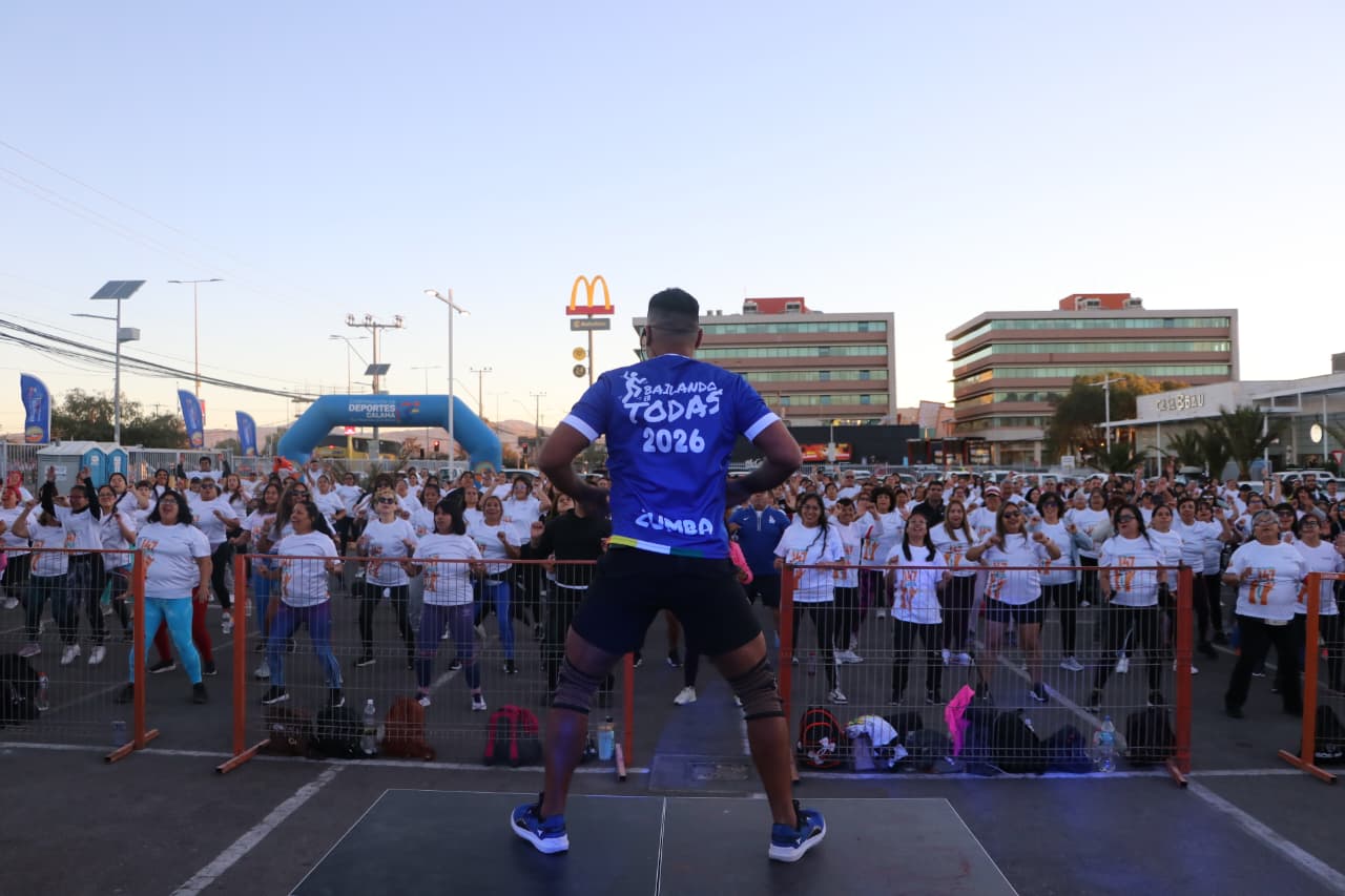 Cientos de personas asisten a Bailando en Todas