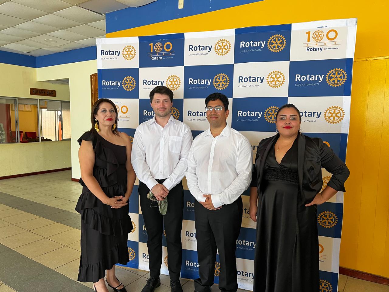 Cuarteto de violonchelos se presentó en sede de Rotary con variado repertorio