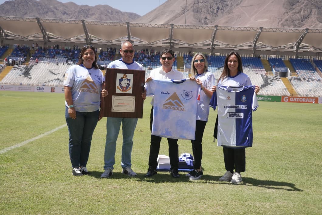 Con camiseta clásica del 91, Escondida refuerza alianza con el CDA