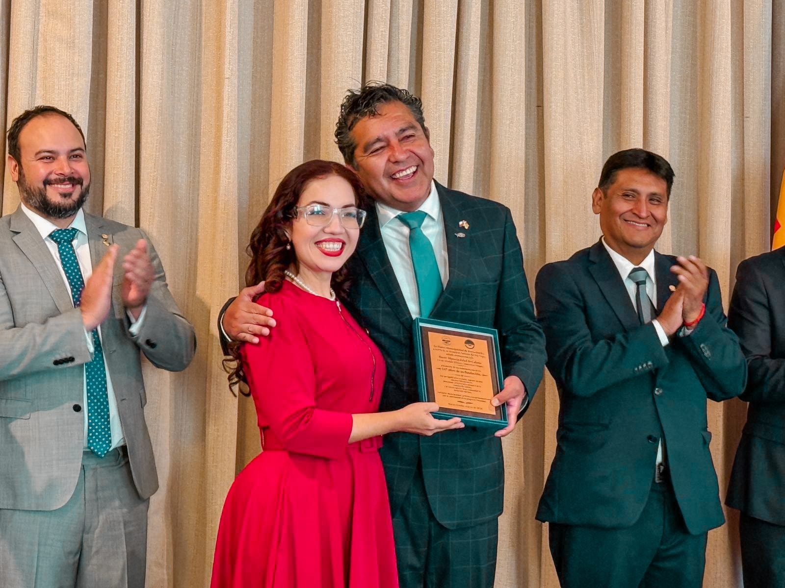 Autoridades de Sierra Gorda y Maria Elena entregaron distintivo al alcalde de Calama por 147 aniversario de la ciudad