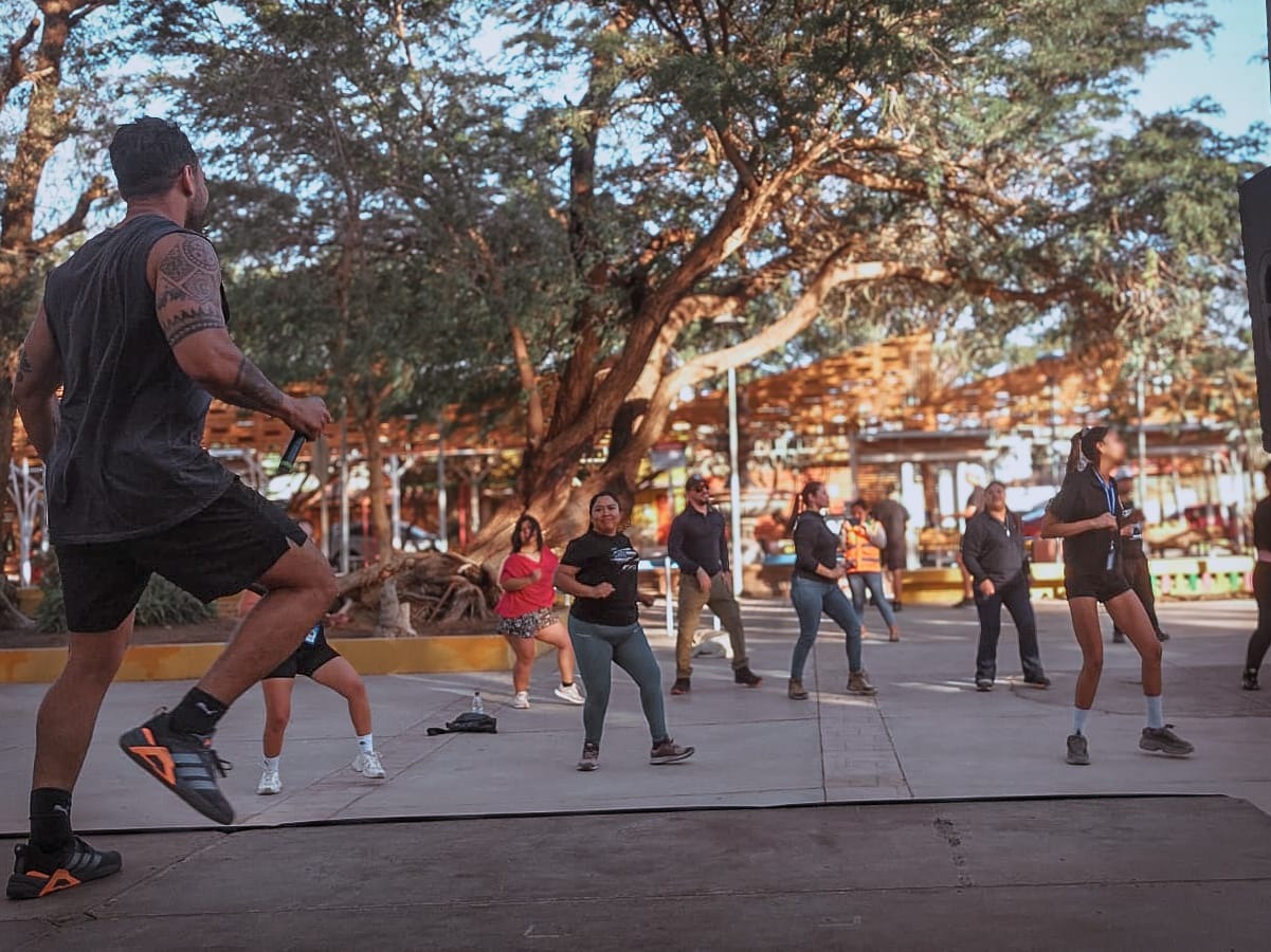 Sierra Gorda celebró clases de zumba por el mes de la mujer junto a Iván Cabrera