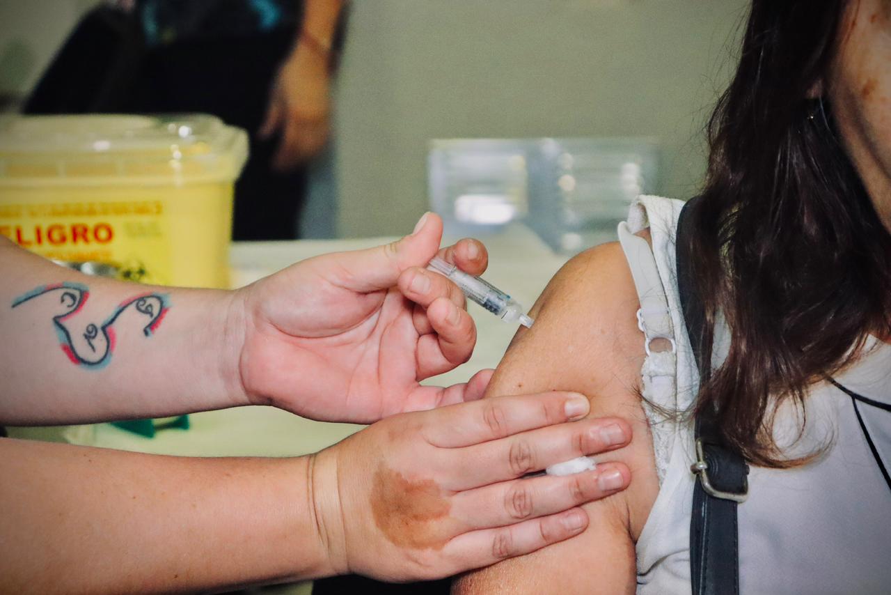 Servicio de Salud y Atención Primaria vacunarán en malls y supermercados