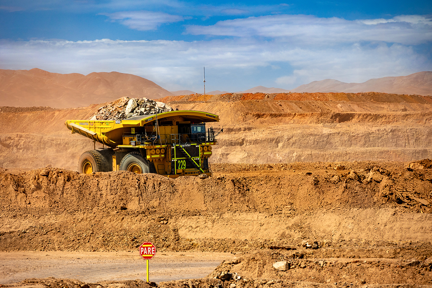 Aprueban proyecto para explotar nuevas fases de rajos Mirador y El Llano en Minera Centinela