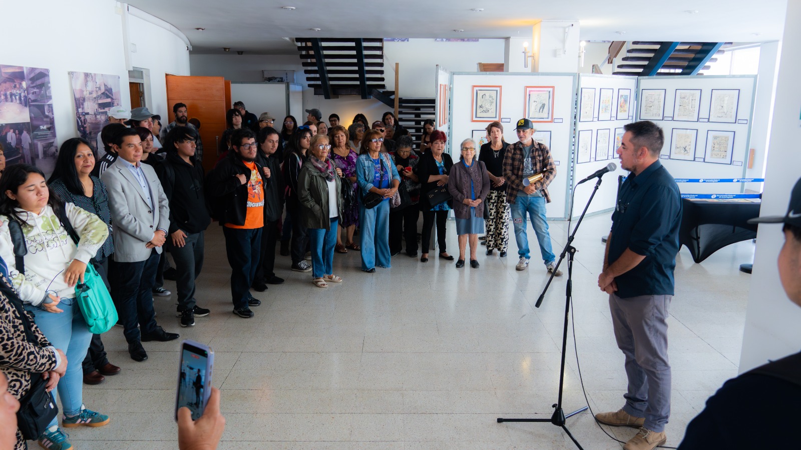 Exposición invita a conocer la historia la ilustración en Chile a través de un recorrido educativo y social