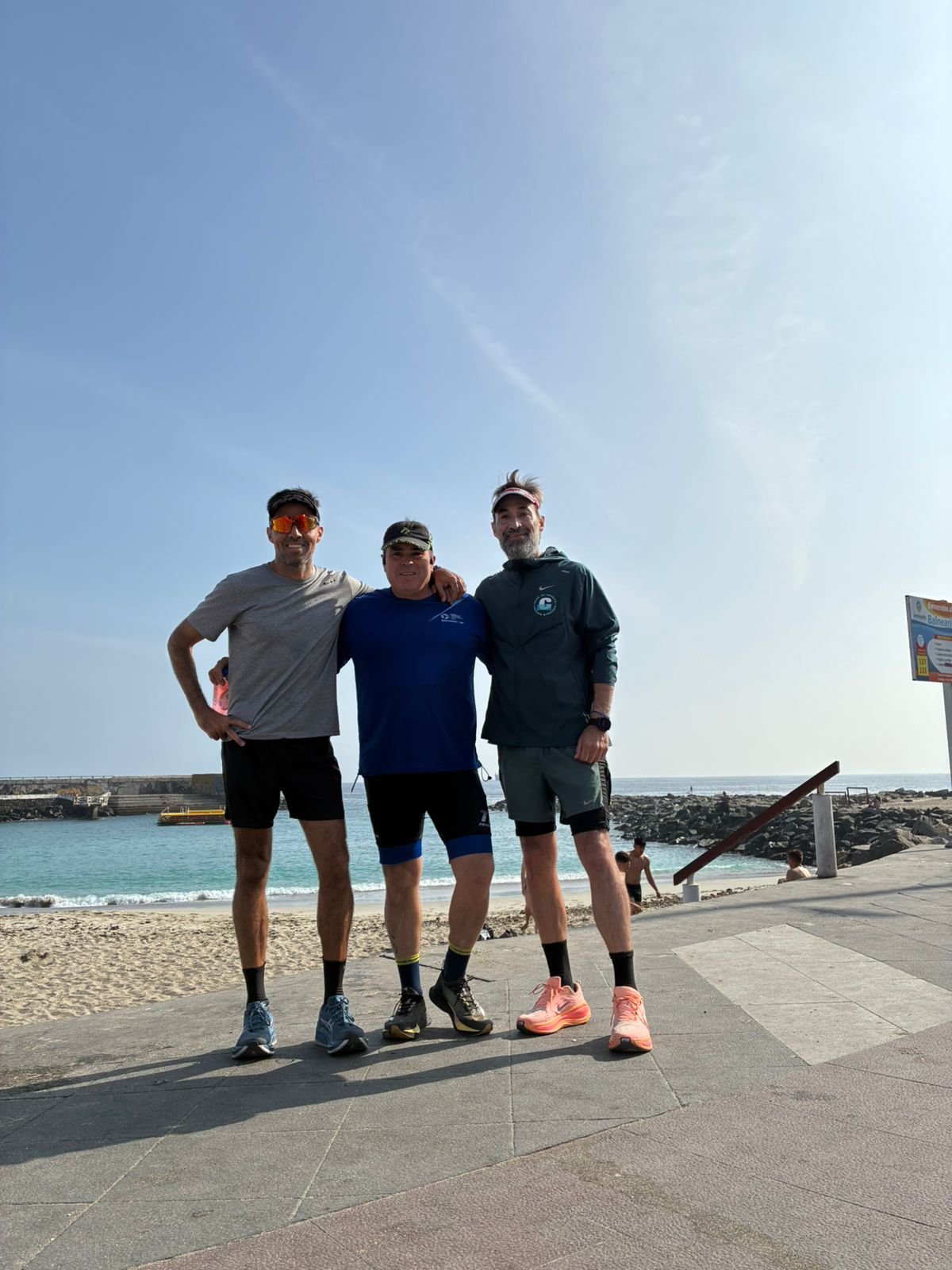 TRD y Team Delgado impulsan entrenamientos en mar abierto rumbo al Triatlón