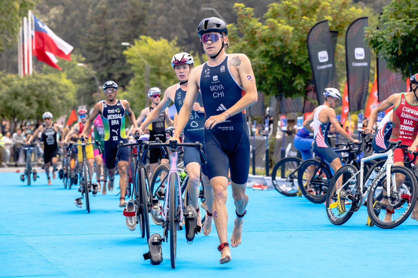 Campeones olímpicos y paralímpicos competirán por el título continental en el triatlón
